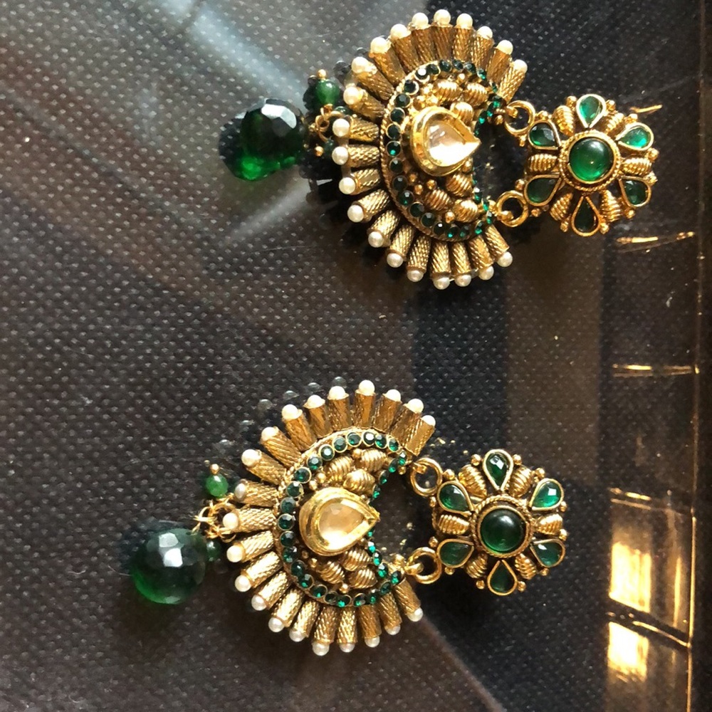 Fashioned jewelries